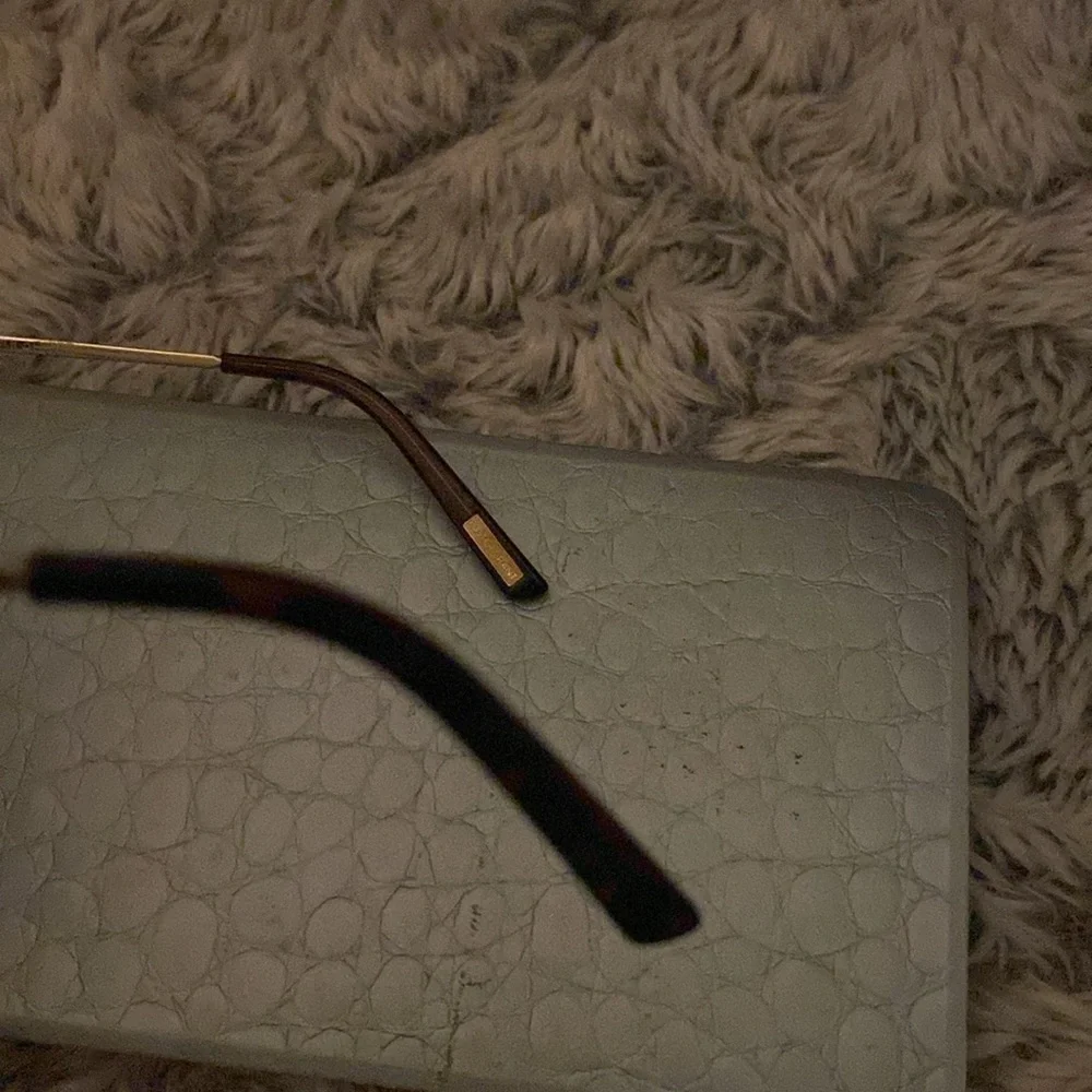 Gold rimmed sunglasses 🕶️